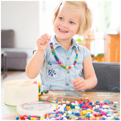 New Classic Toys - Perlas de Enhebrar - 640 Piezas y 8 Cuerdas - Artes y Manualidades