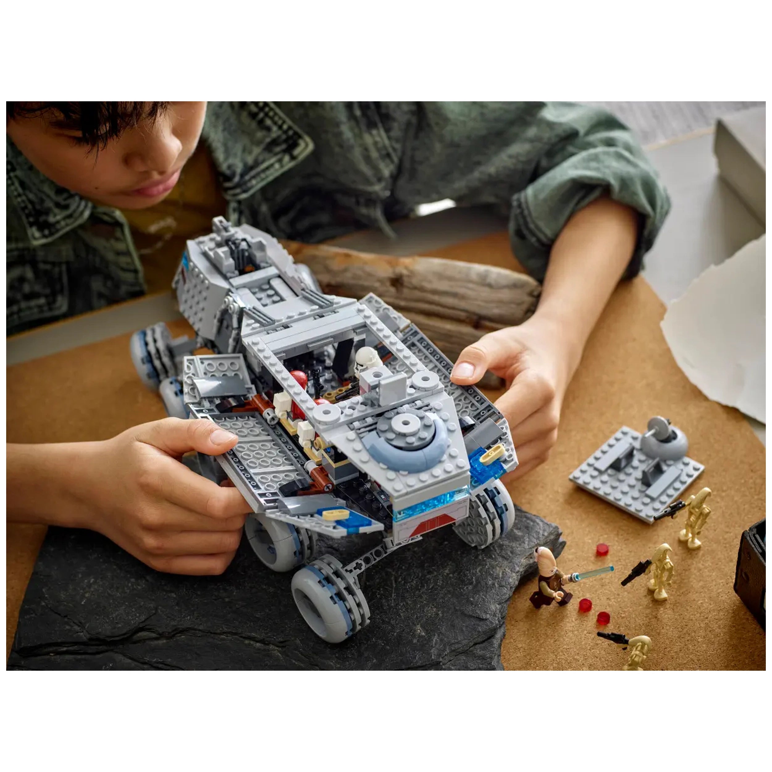 LEGO - Republic Juggernaut - Action & Toy Figures