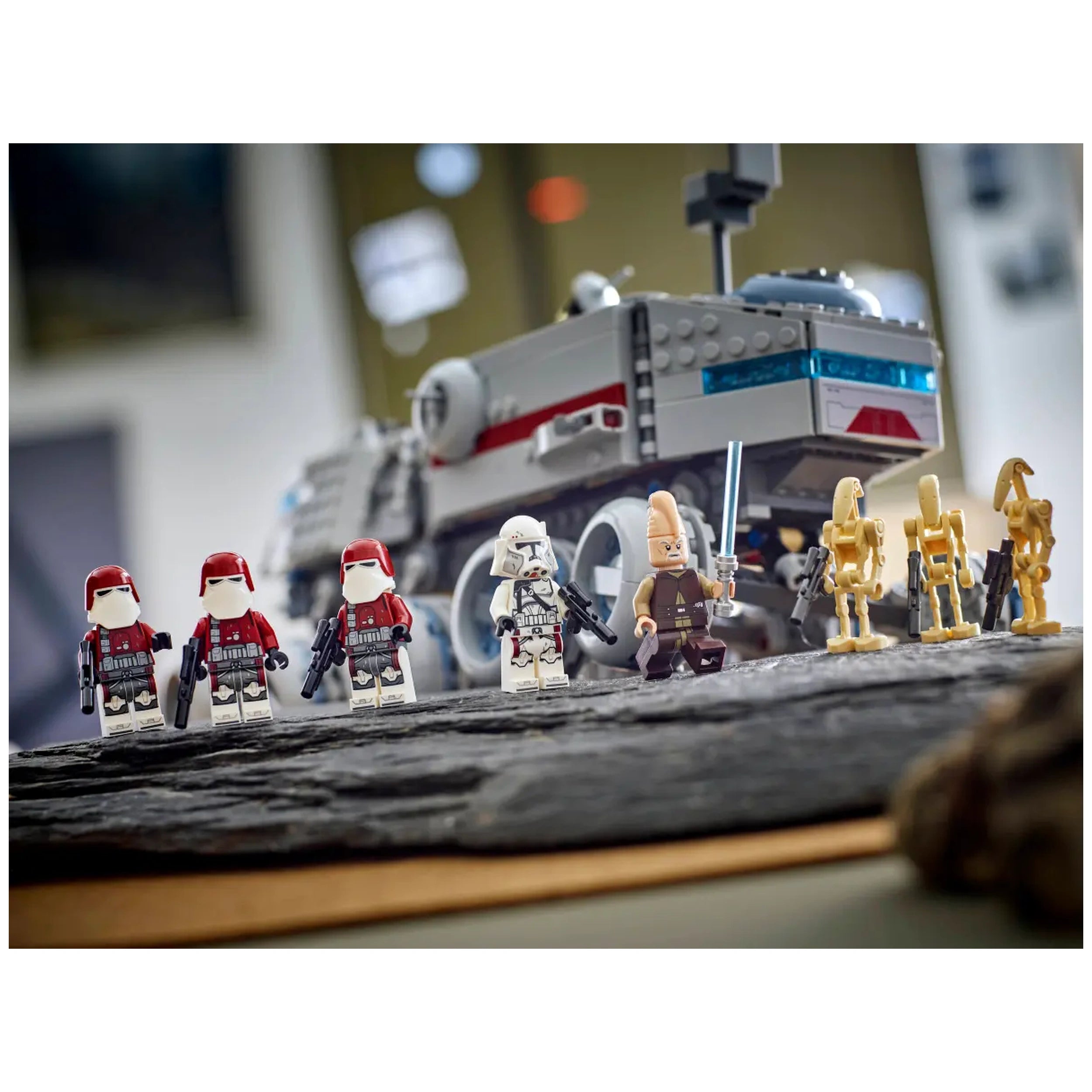 LEGO - Republic Juggernaut - Action & Toy Figures