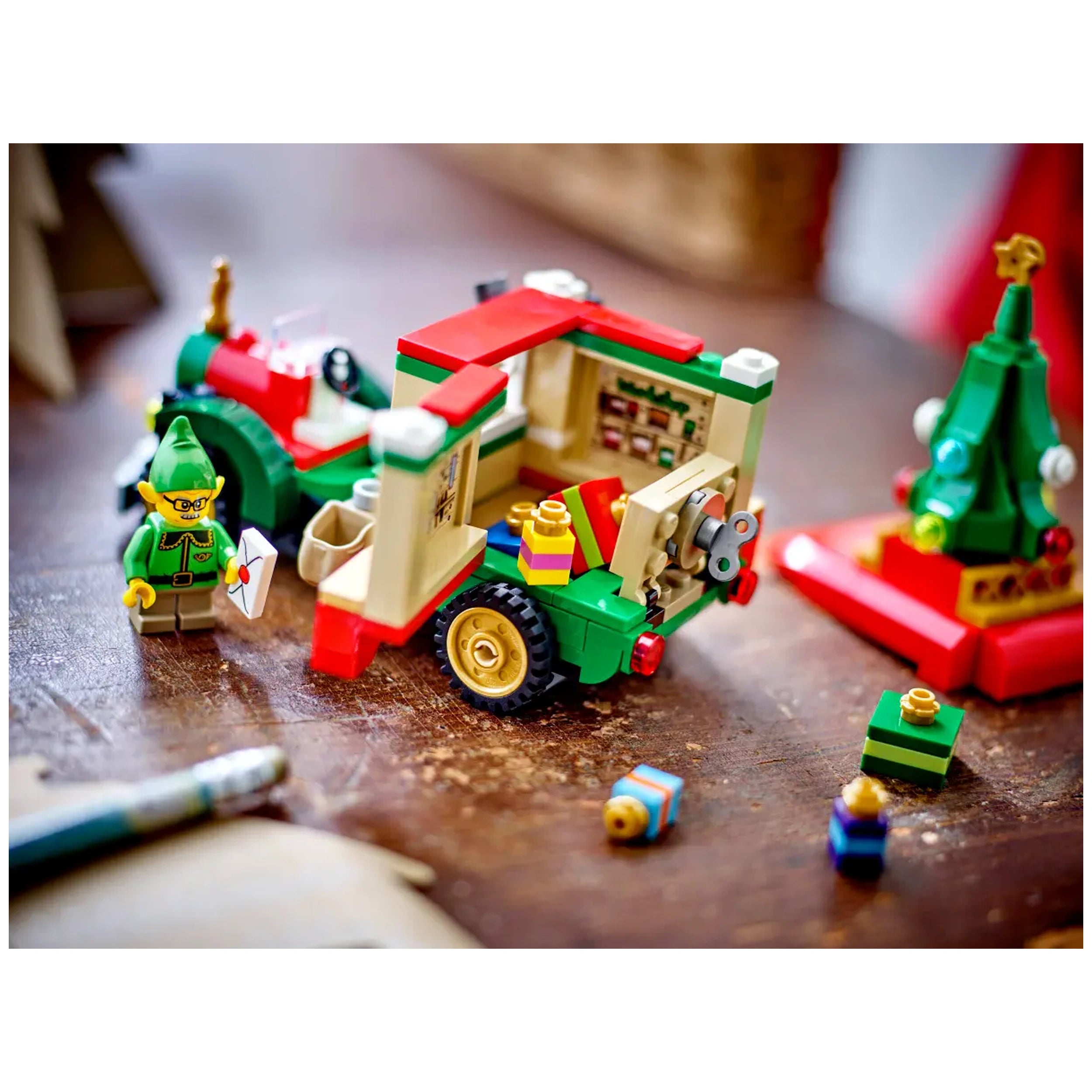 LEGO - Camión de Entrega de Santa - Figuras de Acción y Juguetes