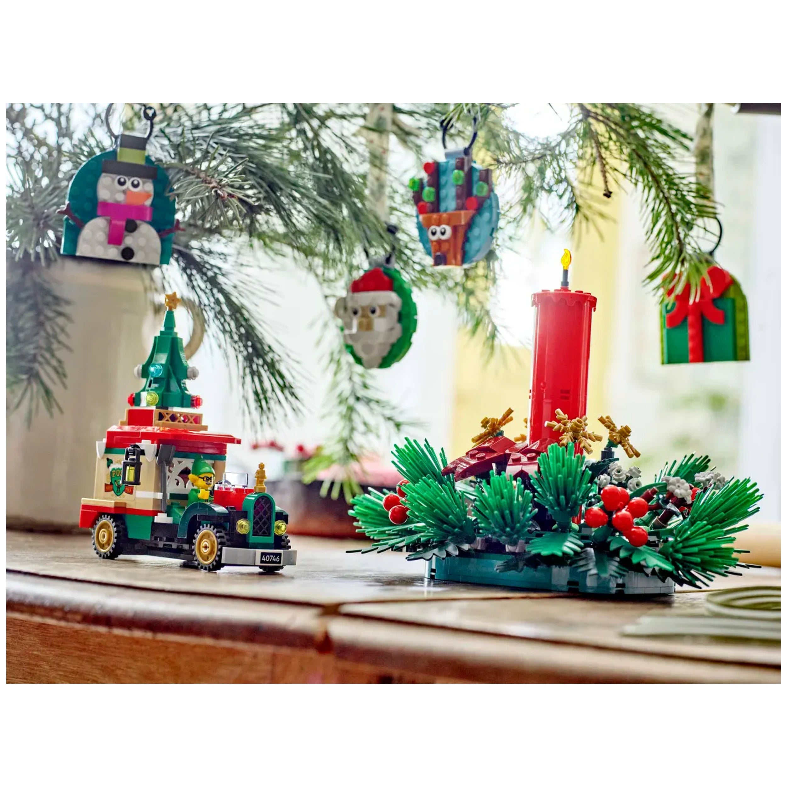 LEGO - Camión de Entrega de Santa - Figuras de Acción y Juguetes