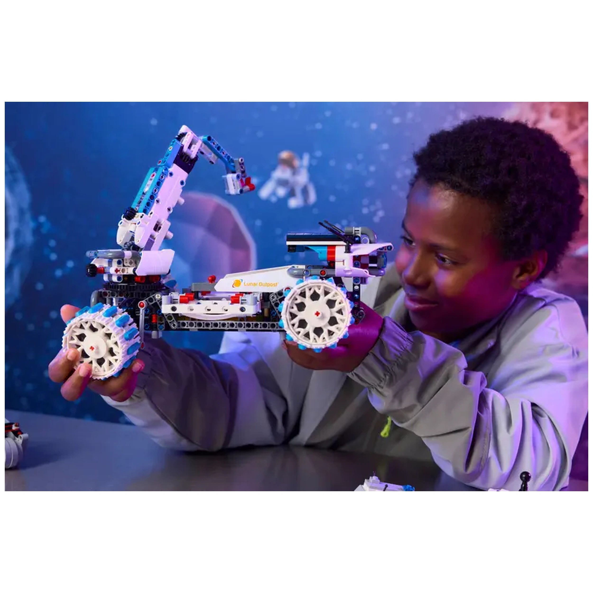 LEGO - Technic Base Lunar Rover - Figuras de Acción y Juguetes