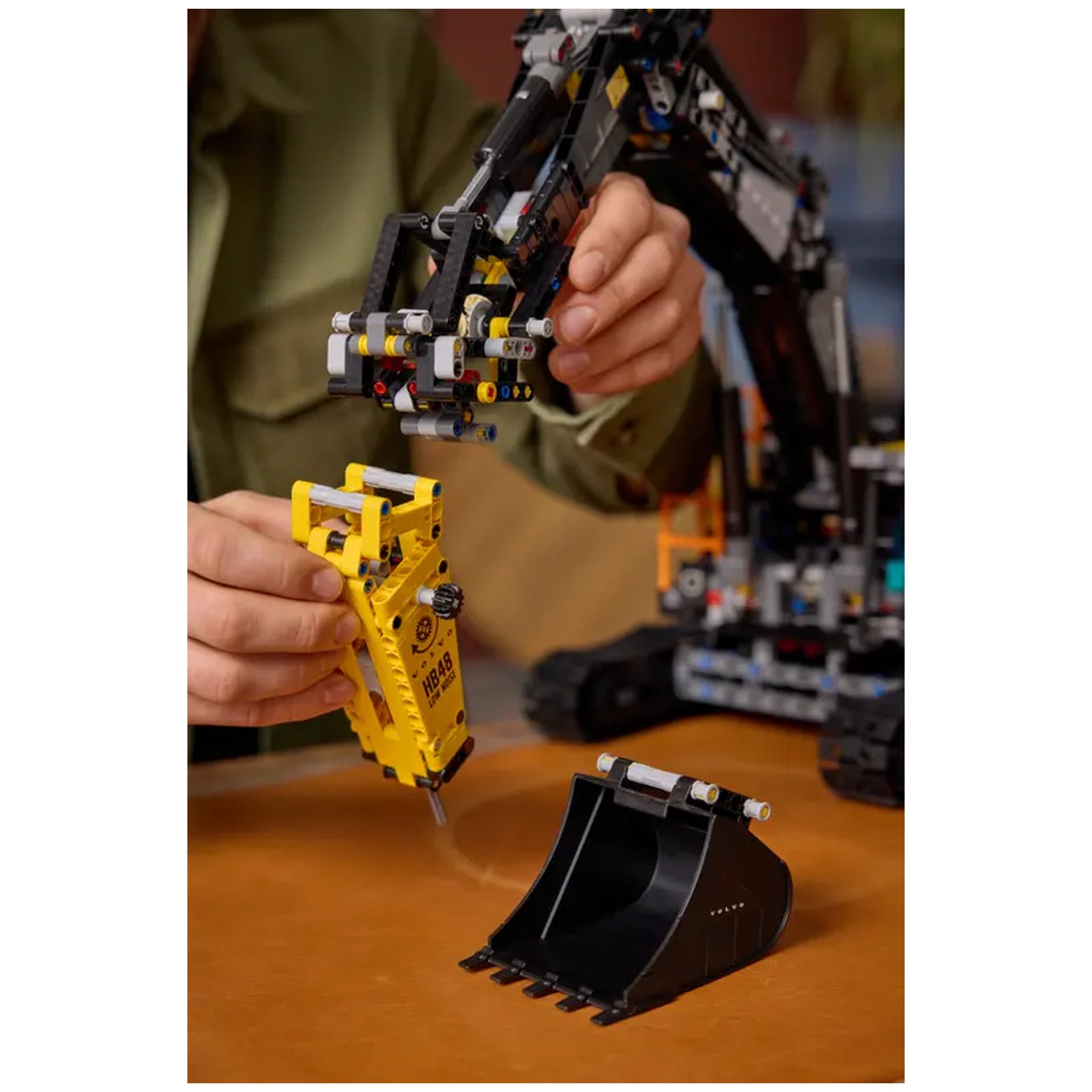 LEGO - Excavadora Híbrida Volvo EC500 Technic - Juguetes de Set de Construcción
