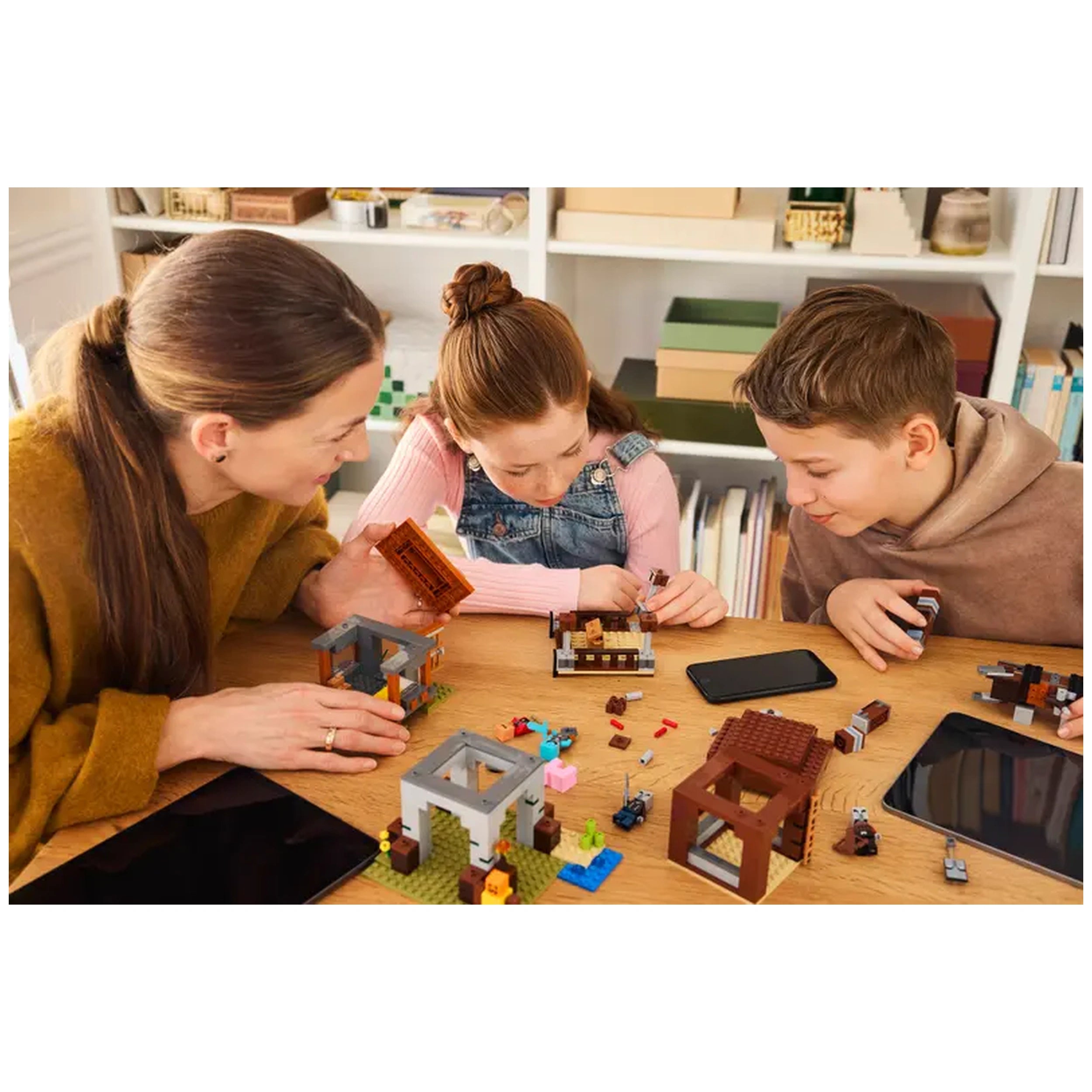 LEGO - The Pillager Outpost and Ravager - Construction Set Toys