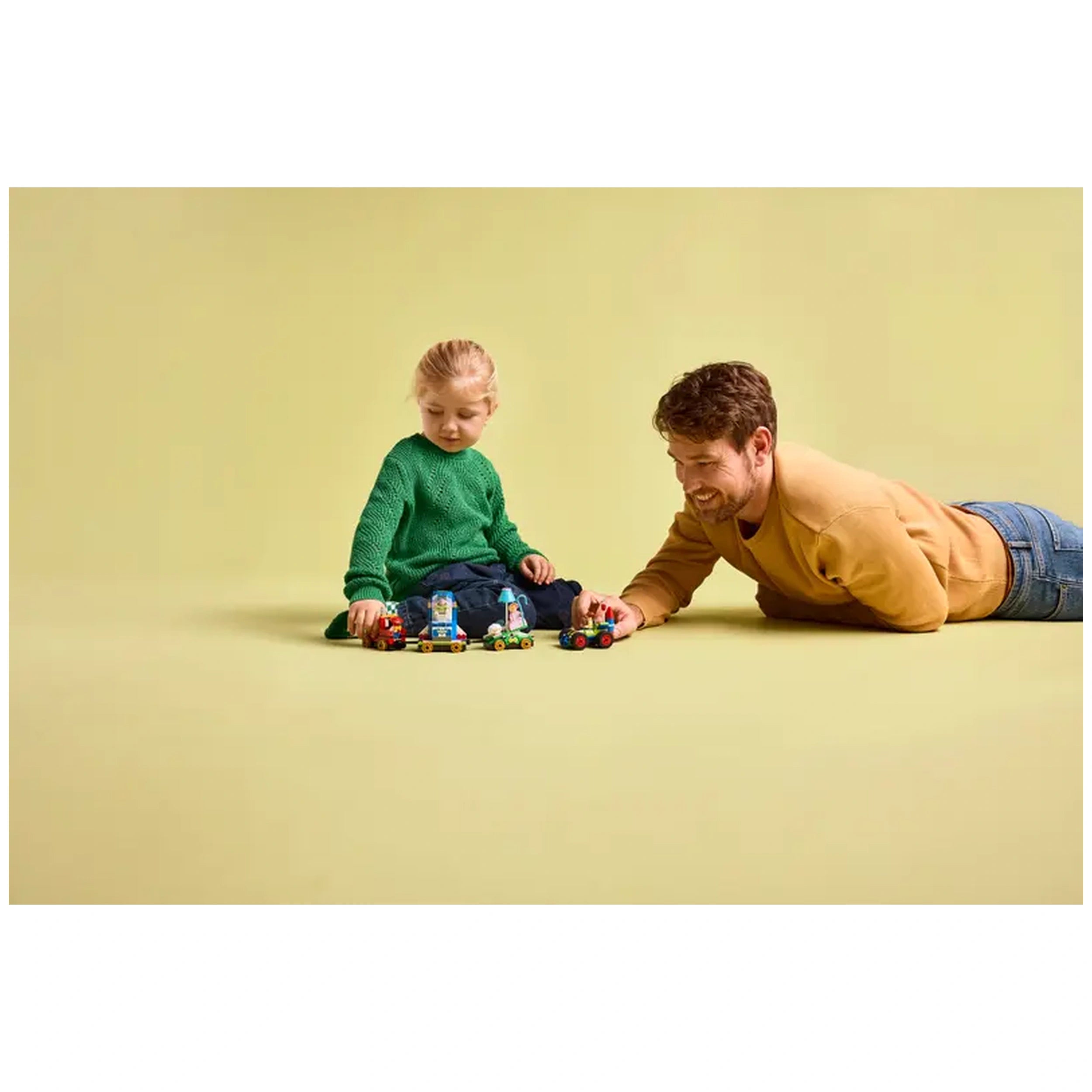 LEGO - Tren de Celebración de Toy Story y Coche RC - Figuras de Acción y Juguetes