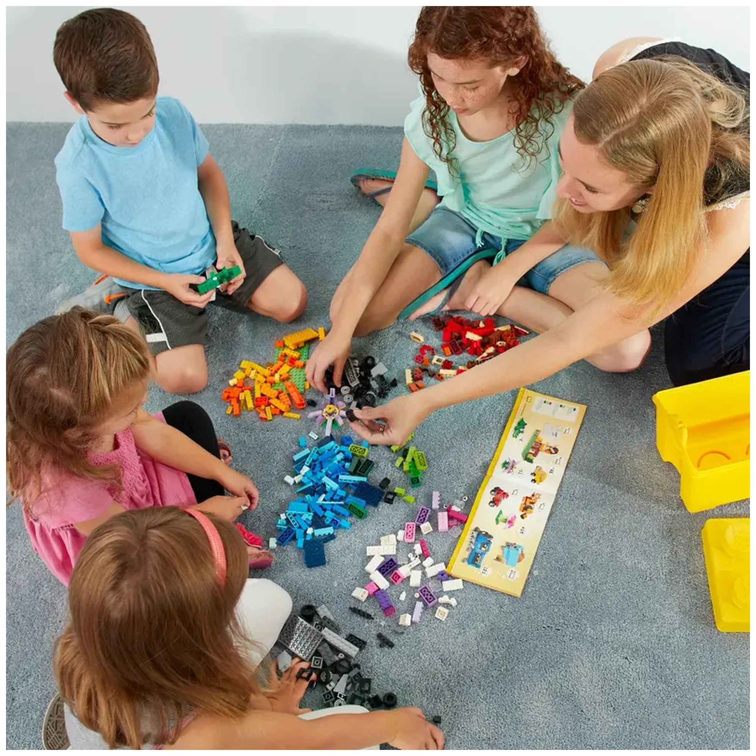 Lego - Classic - Large Creative Brick Box - Construction Set Toys