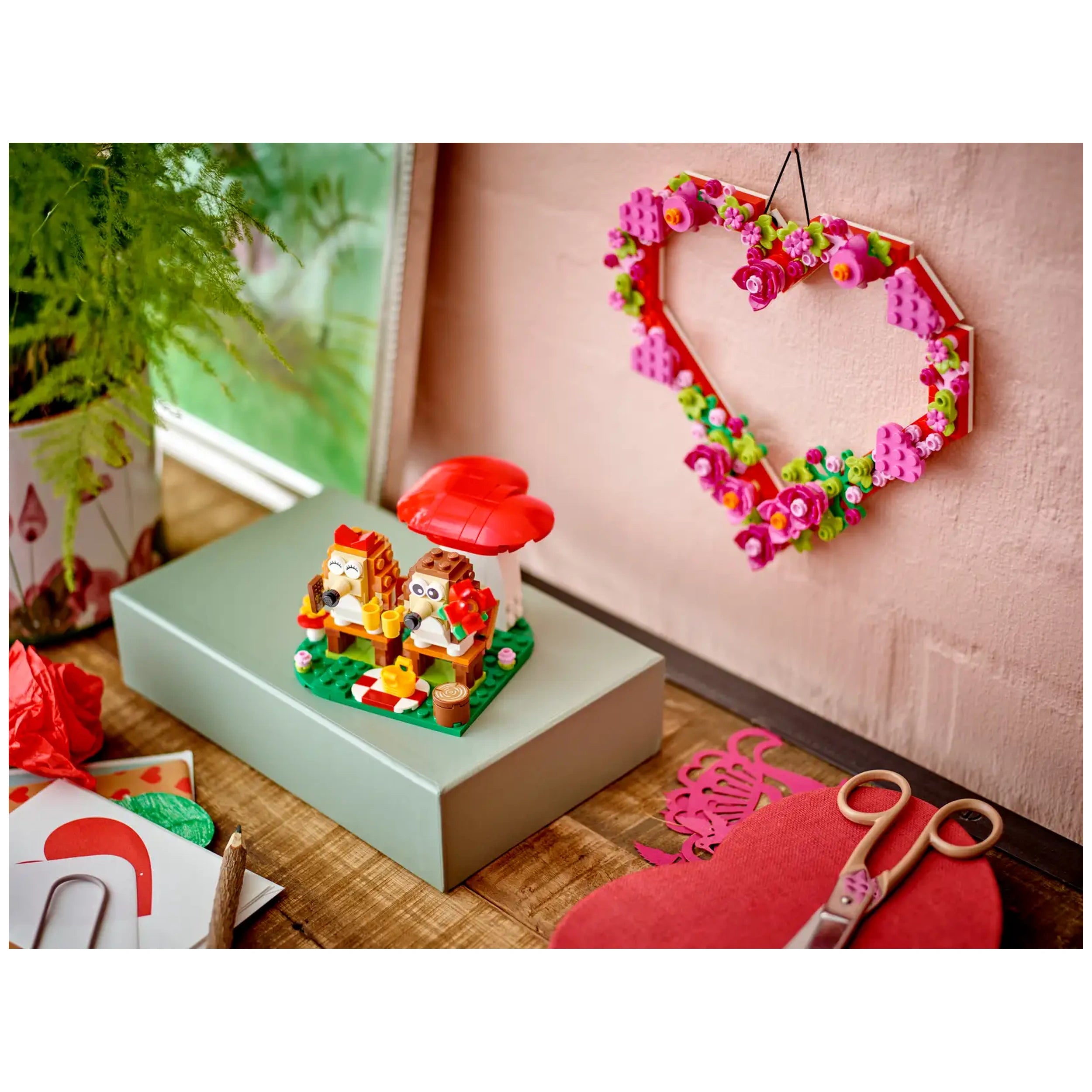 Lego - Seasonal - Hedgehog Picnic Date - Construction Set Toys