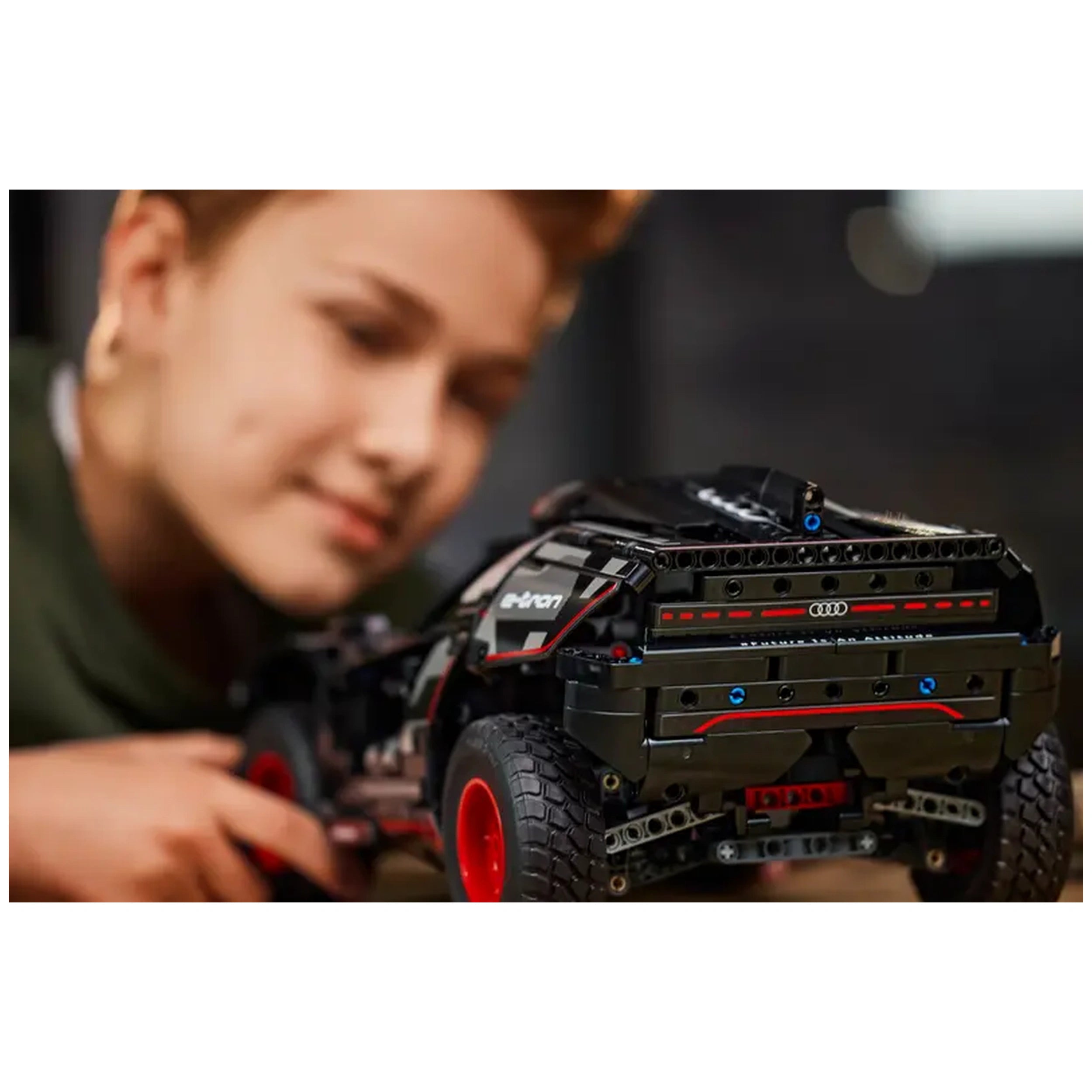 Lego - Technic - Audi RS Q e-tron - Set de Construcción de Juguetes
