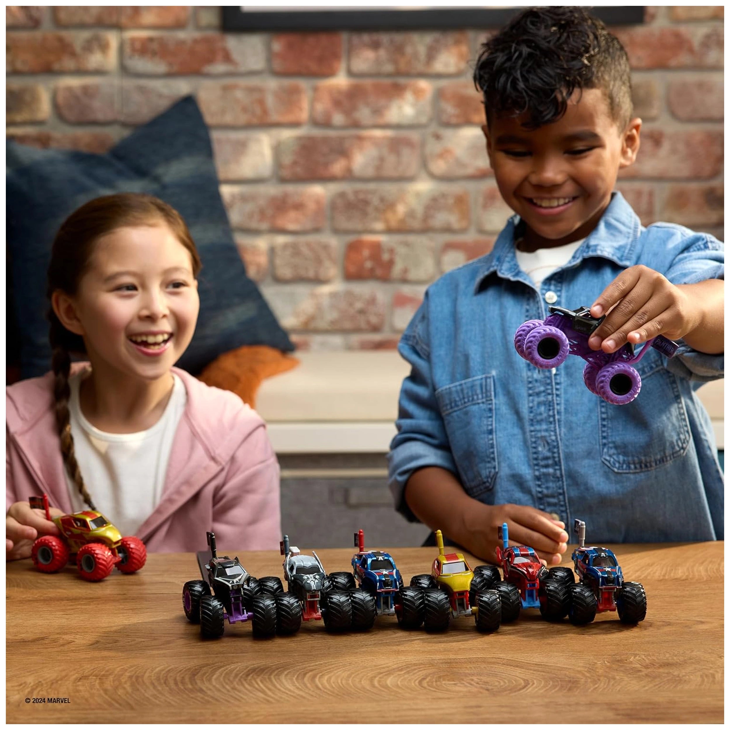 Marvel - Monster Jam Truck - Figuras de Acción y Juguetes