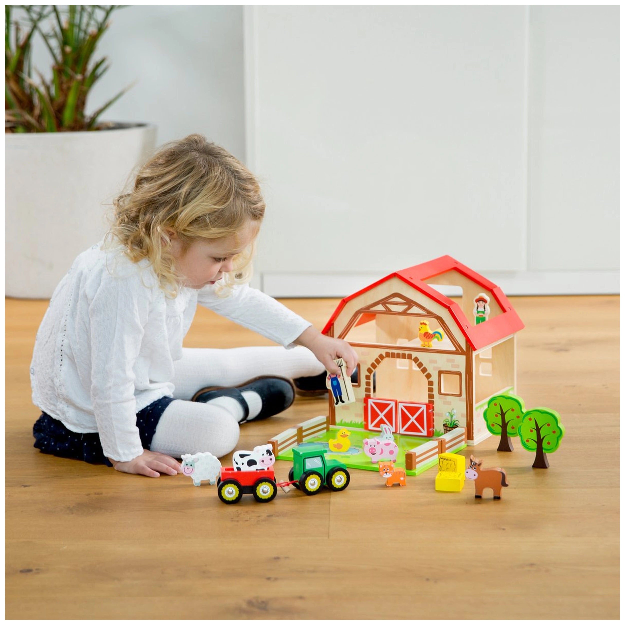 New Classic Toys - Wooden Farm Toy Set With 20 Figures - Toy Playsets