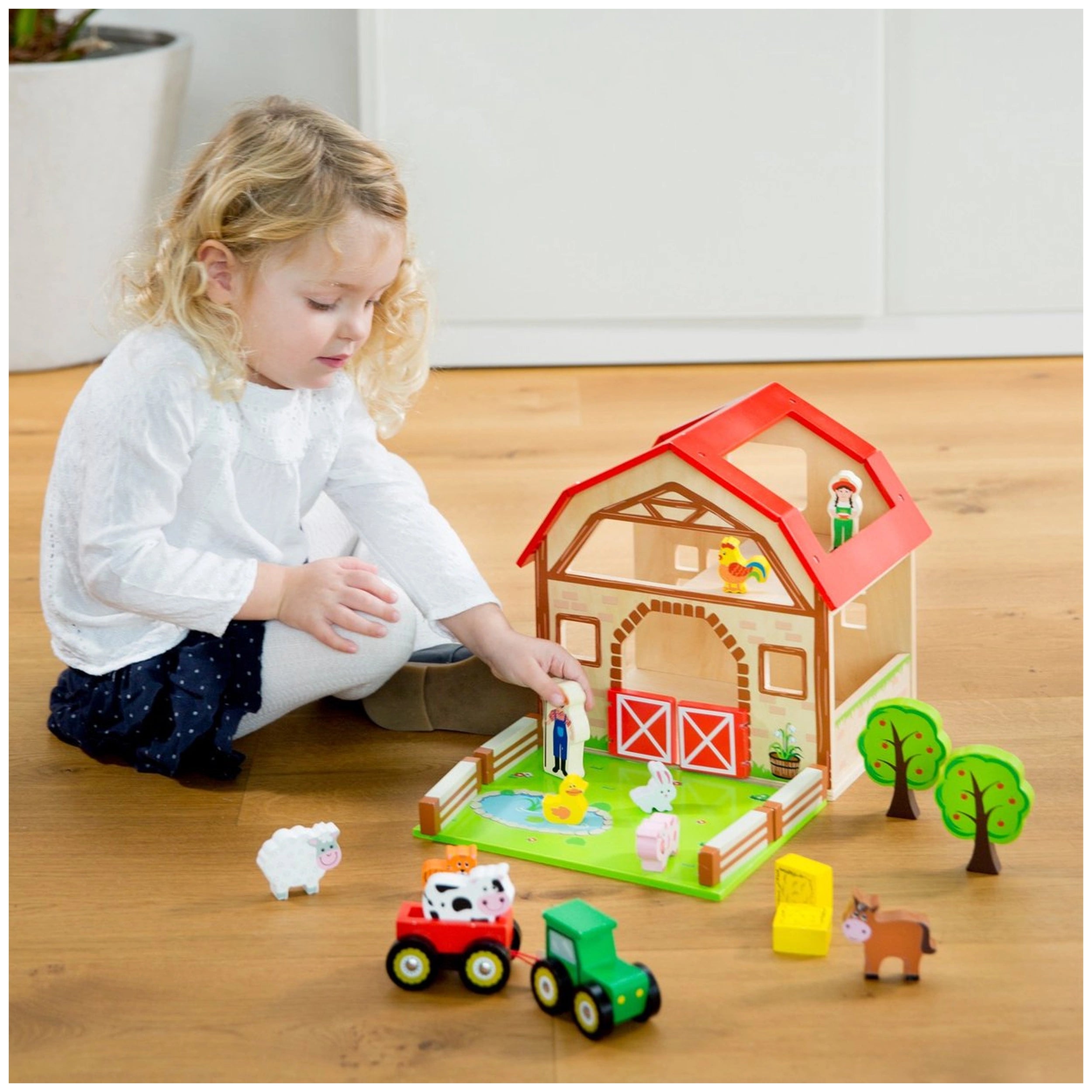 New Classic Toys - Wooden Farm Toy Set With 20 Figures - Toy Playsets