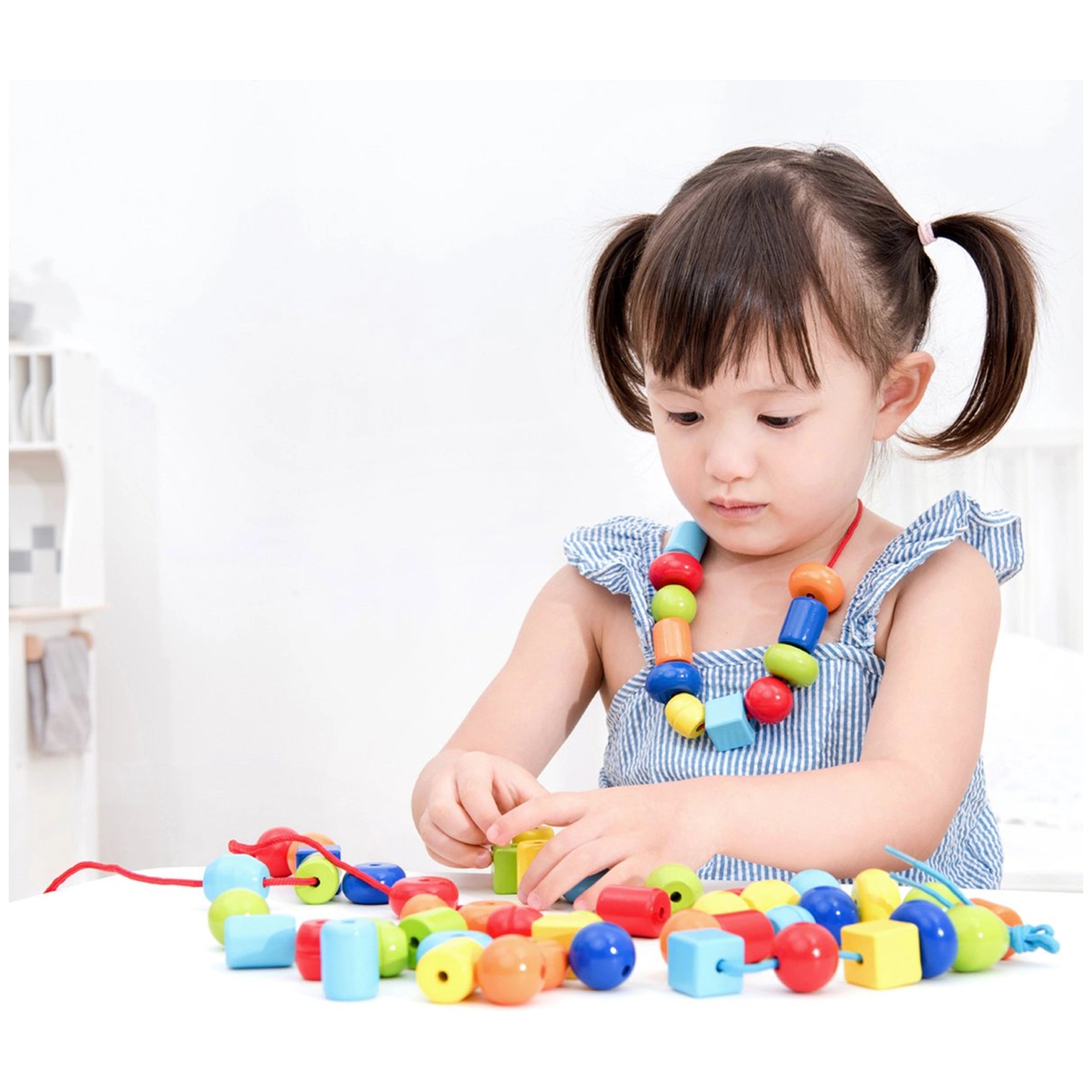 New Classic Toys - Wooden Stringing Beads In Box - 96 Beads - Arts & Crafts