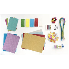 Folia Kreativ Box features 900 multi-colored arts and crafts pieces, including cardboard and glossy plastic sheets.