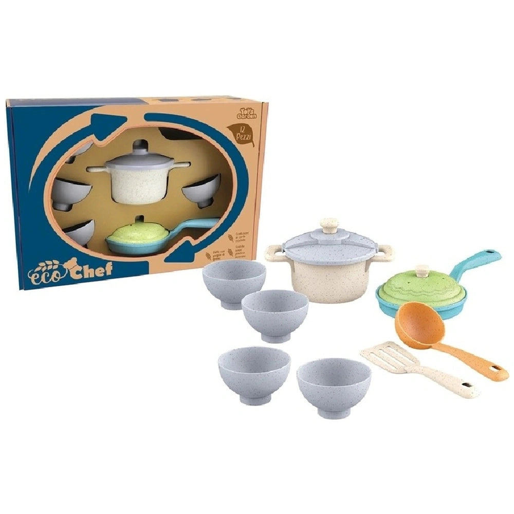 Eco Chef Set Cucina features a colorful toy kitchen with a pot, pan, bowls, spoon, and ladle arranged on a white background.